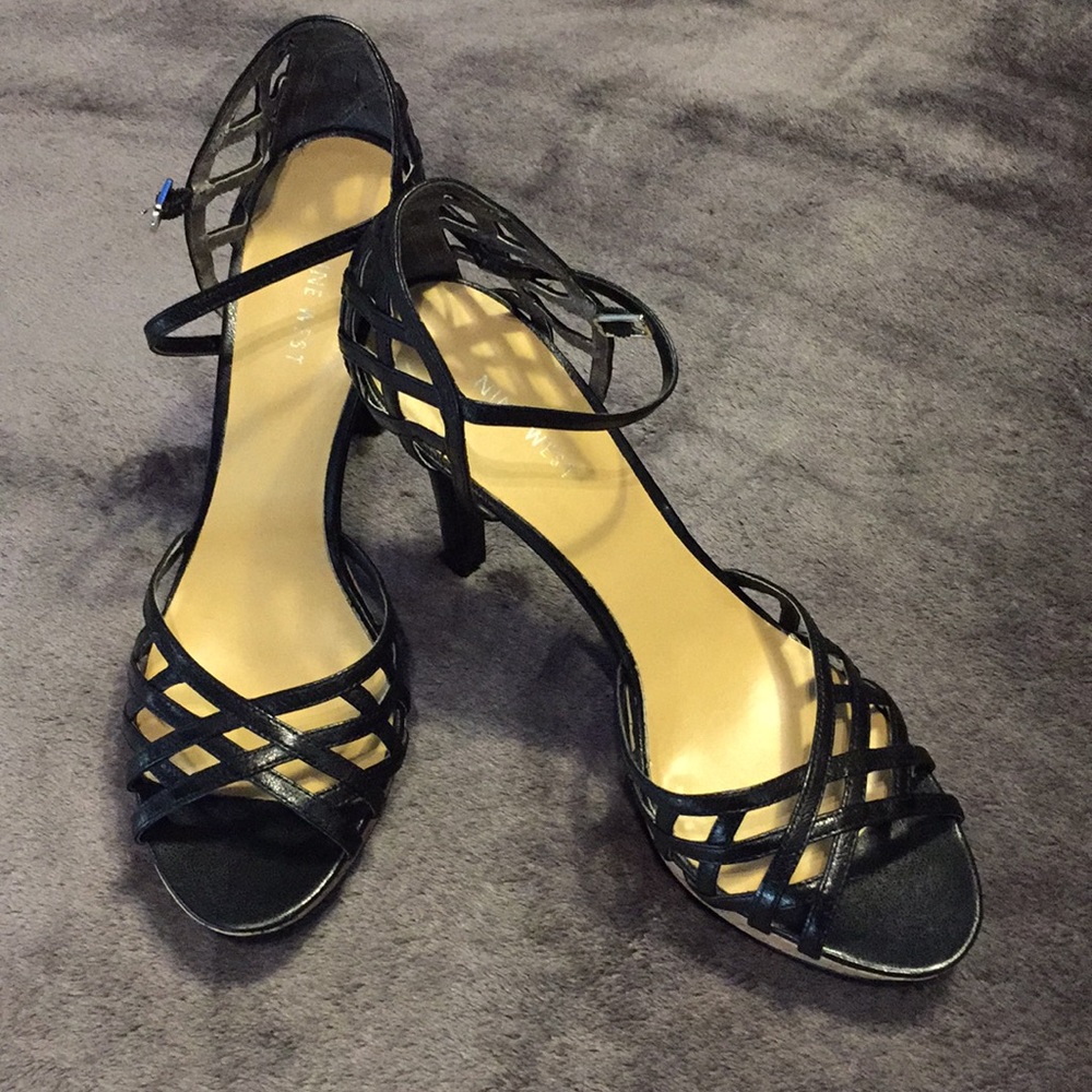 Like New Nine West Platform Heels Black Size 10